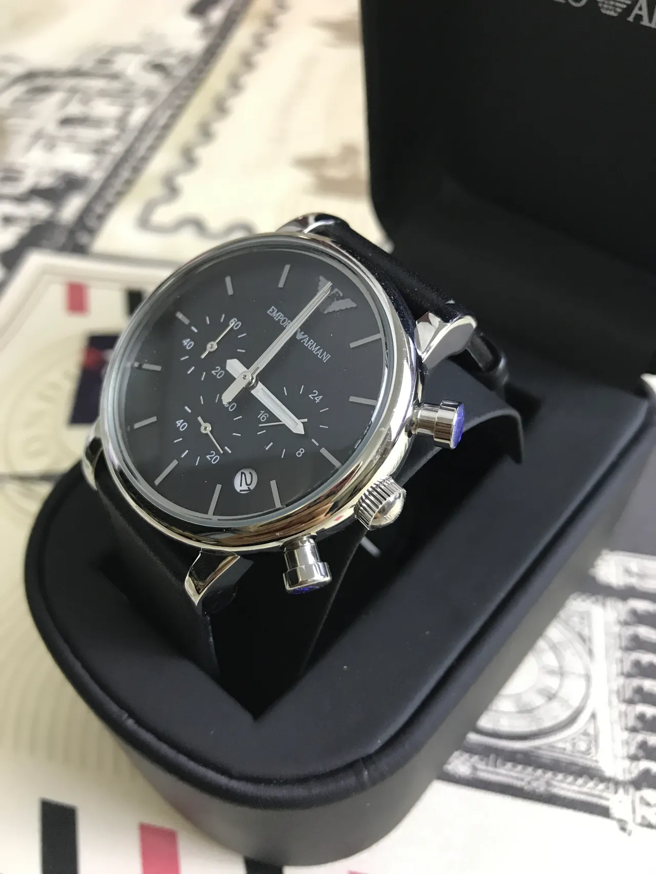 Montre Emporio Armani Classique Chronographe Cadran Noir Quartz 9