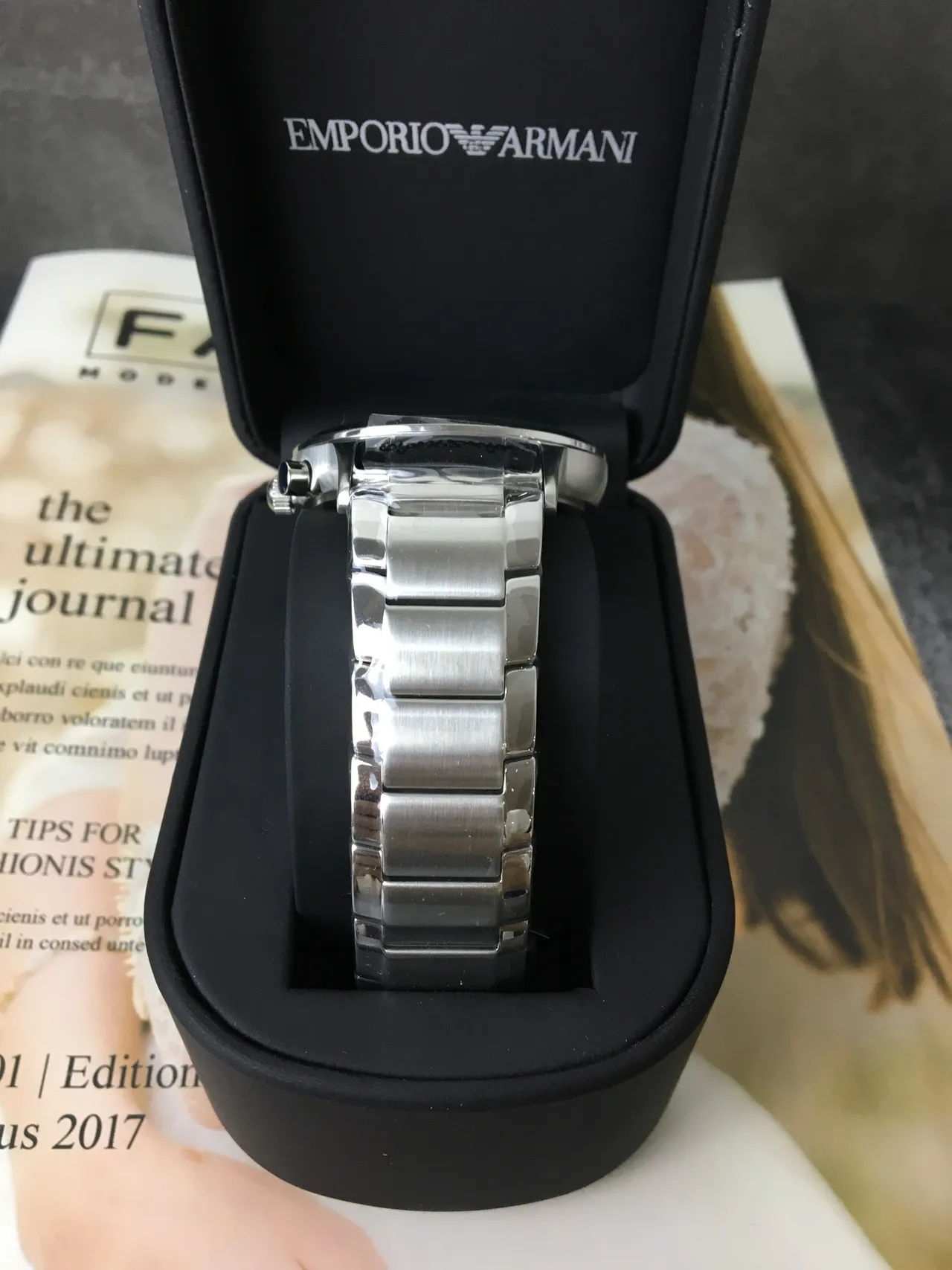 Emporio Armani Montre Chronographe Classique Cadran Argenté Bague Noire Quartz 2