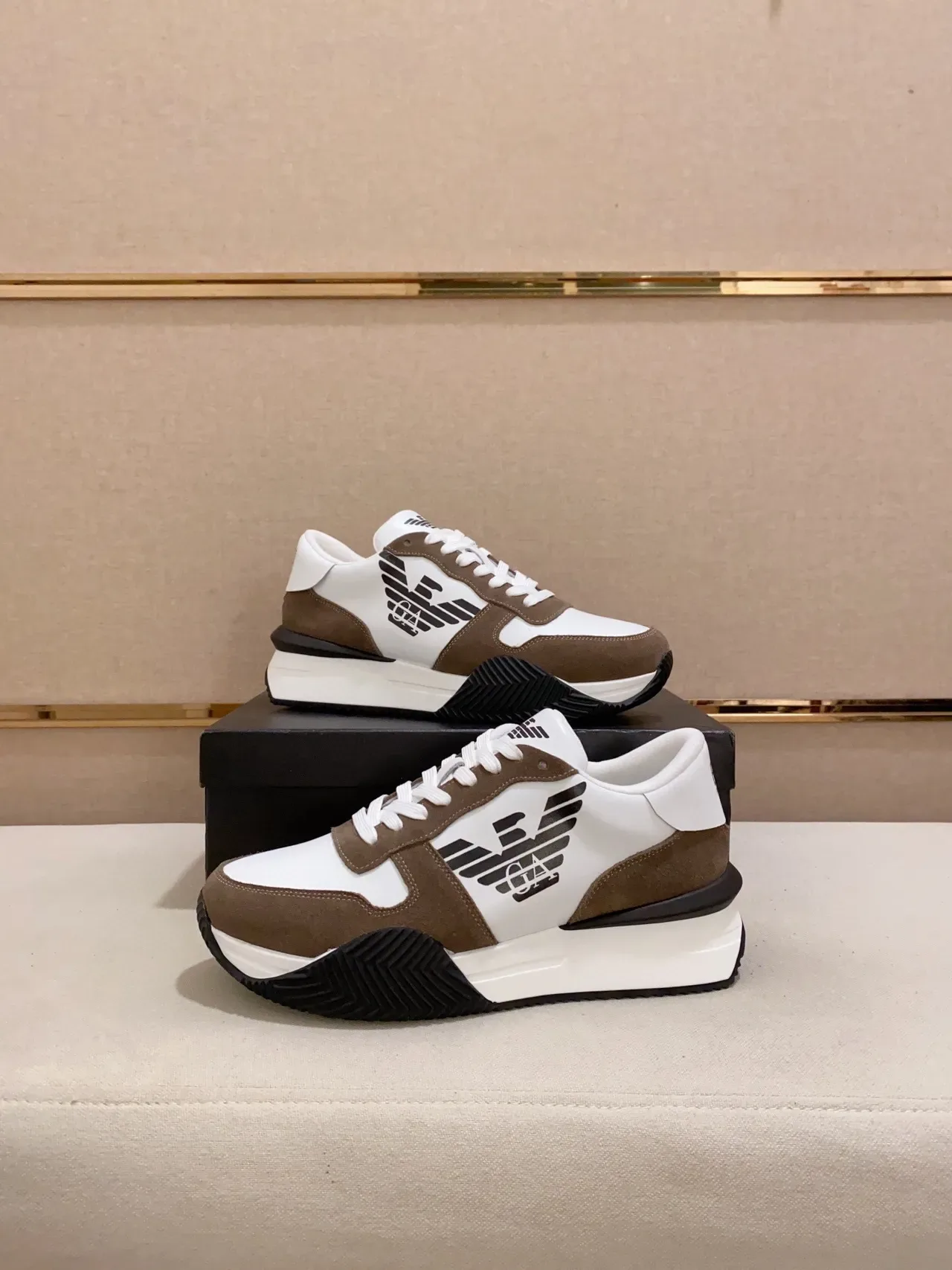 Emporio Armani Eagle Logo Sneakers Lifestyle Marron et Blanc 4