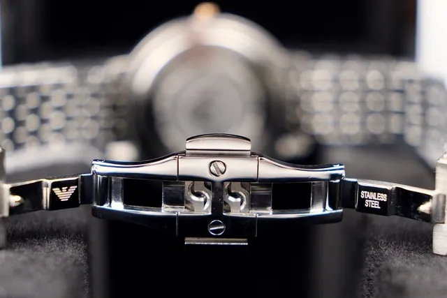 Emporio Armani Plata Blanco Caja Redonda Dial de Madreperla Reloj de Cuarzo 4