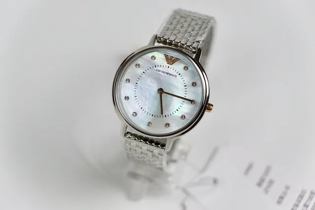 Emporio Armani Plata Blanco Caja Redonda Dial de Madreperla Reloj de Cuarzo 7