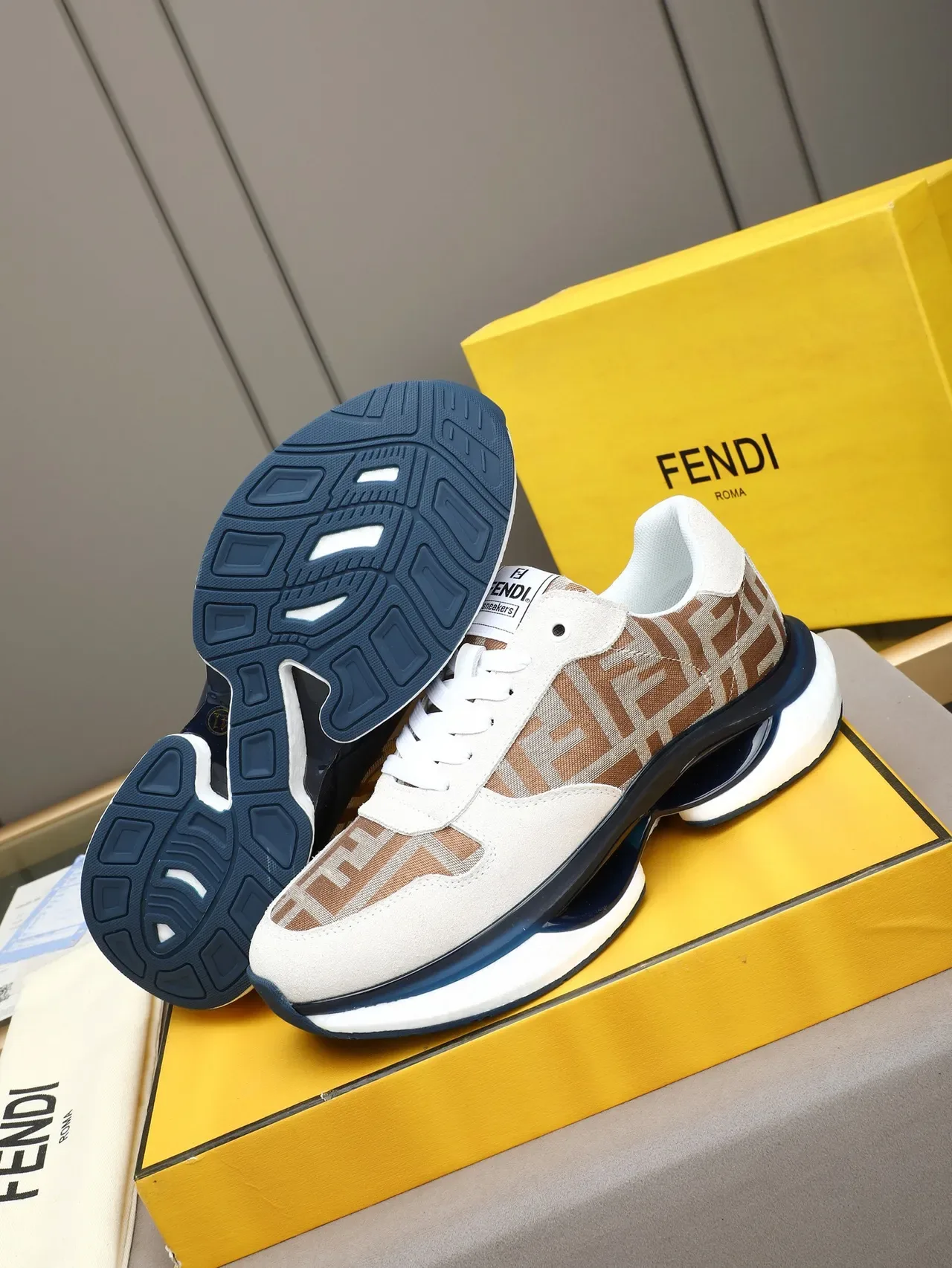 Fendi Beige Navy Monogrammed Fabric Upper Sculpted Midsole Chaussures Lifestyle 4