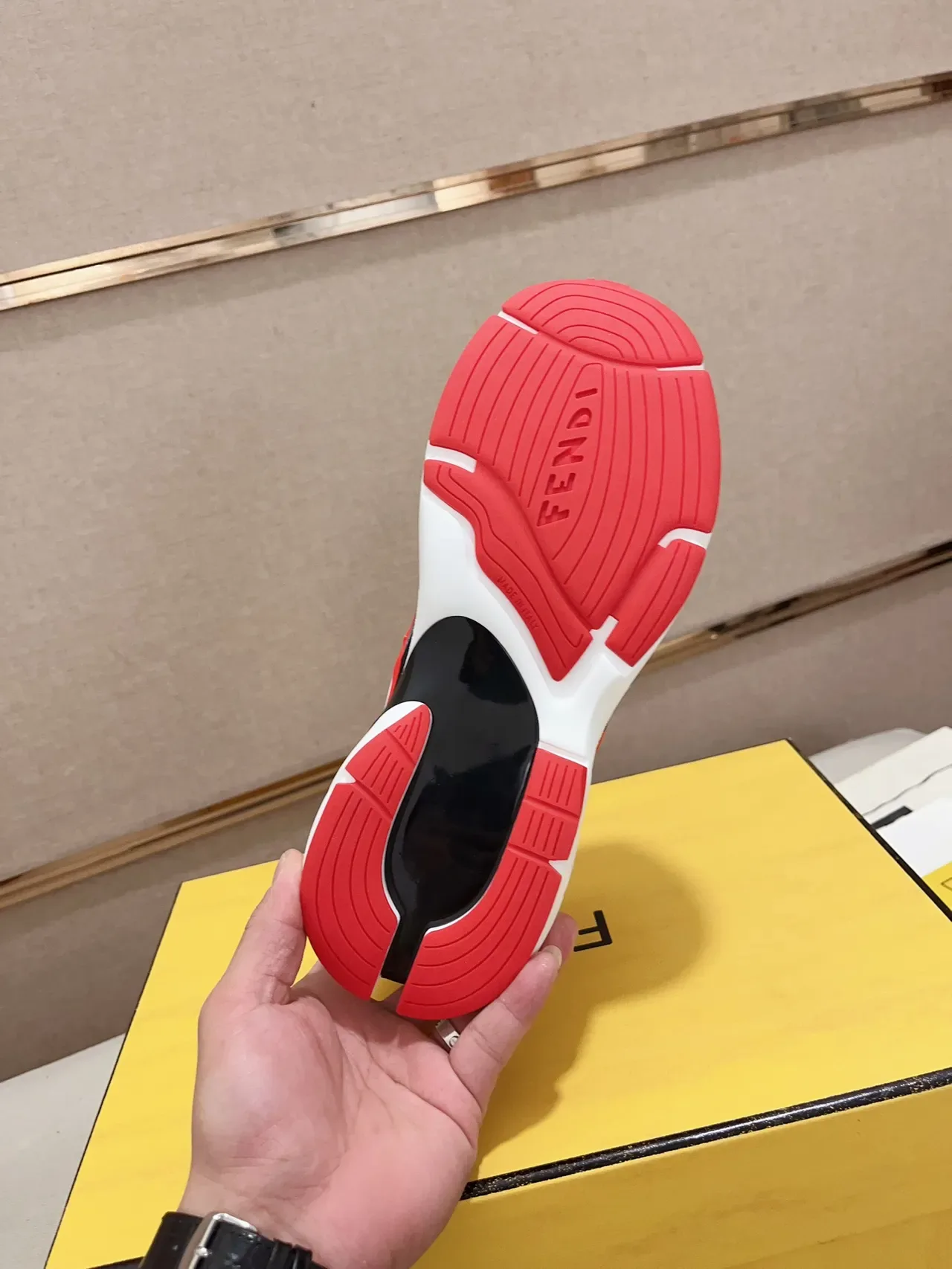 Fendi Sneakers Chunky Pretos Solado Vermelho Logo FF Overlay 2