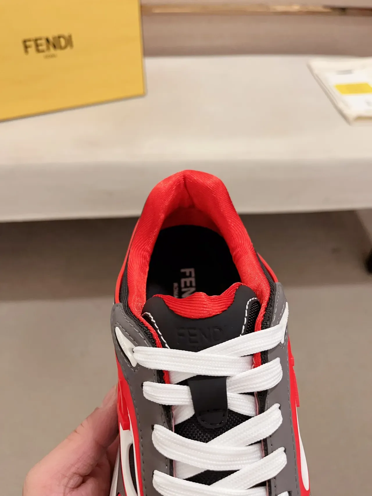 Fendi Sneakers Chunky Pretos Solado Vermelho Logo FF Overlay 4