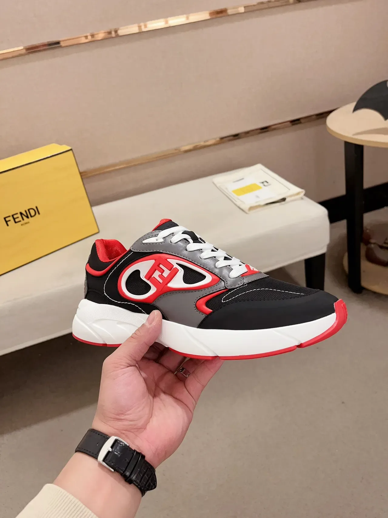 Fendi Sneakers Chunky Pretos Solado Vermelho Logo FF Overlay 5