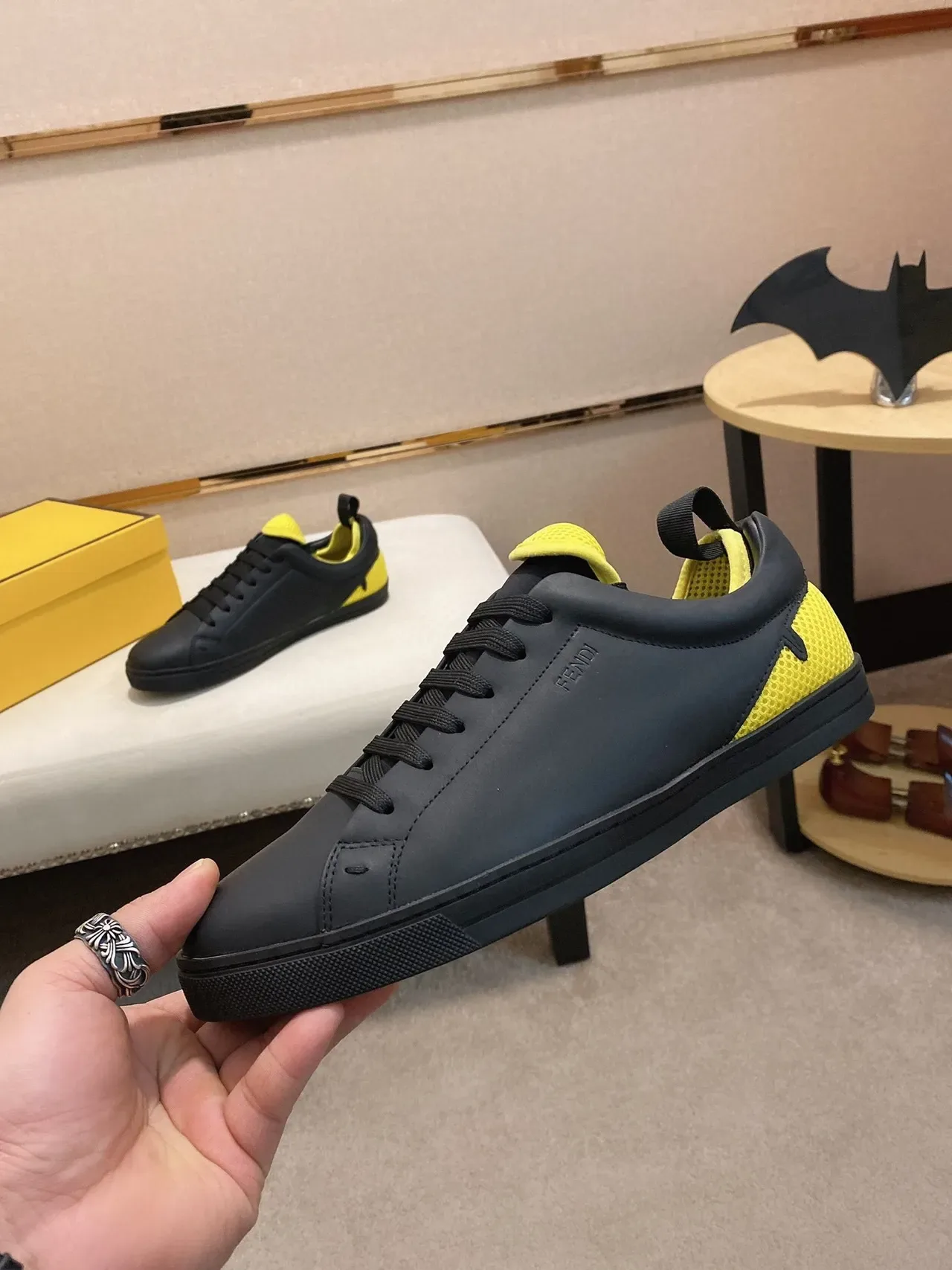 Fendi Noir Jaune bas cuir supérieur sneakers style de vie 8