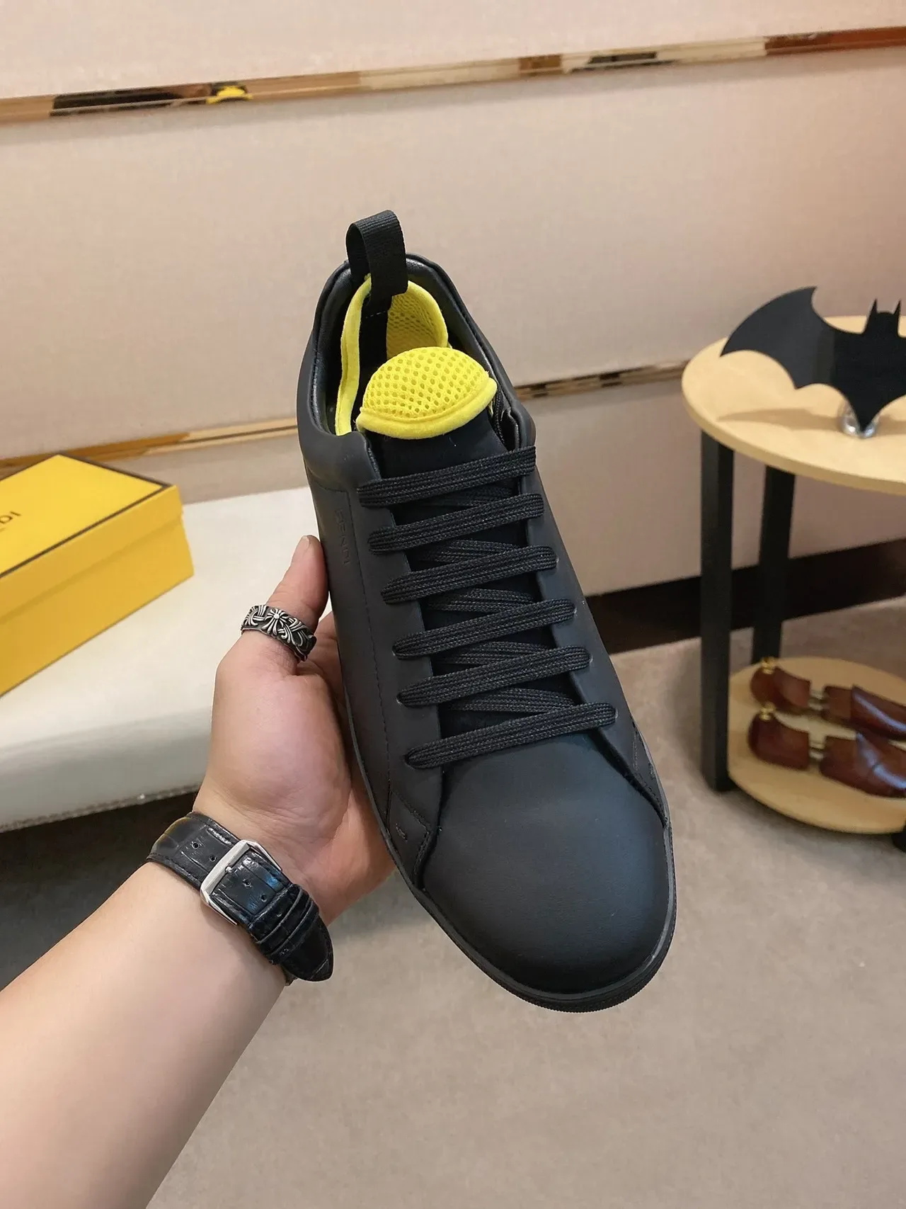 Fendi Noir Jaune bas cuir supérieur sneakers style de vie 9