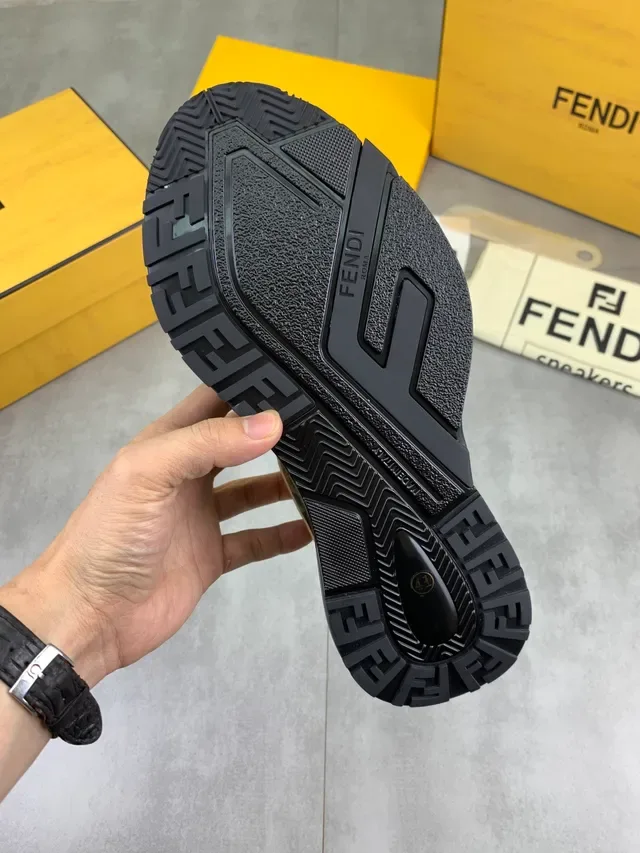 Fendi أسود أصفر سول FF Monogram قماش كبير الحجم 2