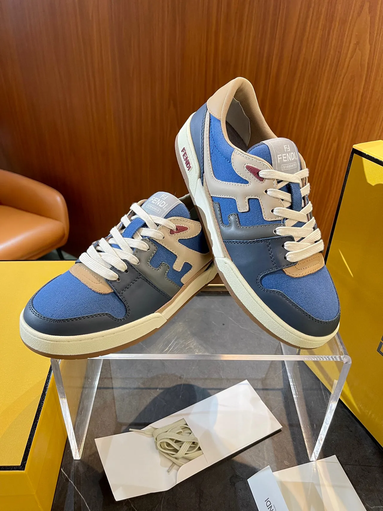 Fendi Bleu Beige Bloqué de Couleur Toile et Cuir Partie Supérieure Saillant Logo FF Superposé Sneakers 2