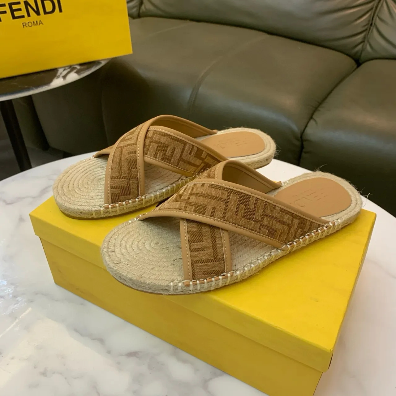 Fendi FF Monogram Sandálias alpargatas casual com tiras cruzadas 2