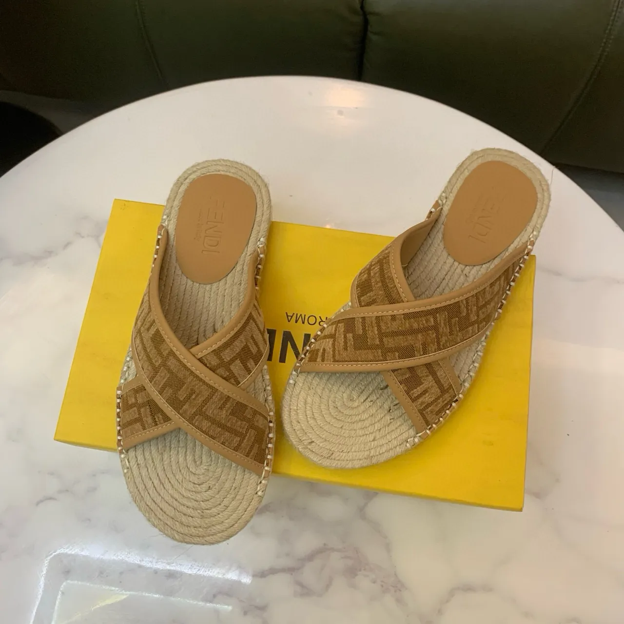 Fendi FF Monogram Sandálias alpargatas casual com tiras cruzadas 3