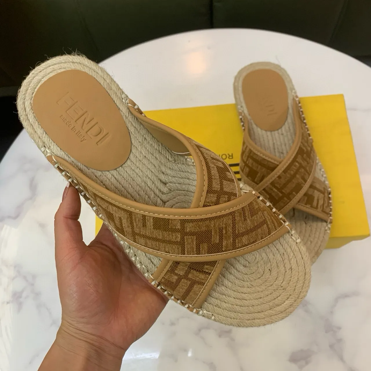 Fendi FF Monogram Sandálias alpargatas casual com tiras cruzadas 5