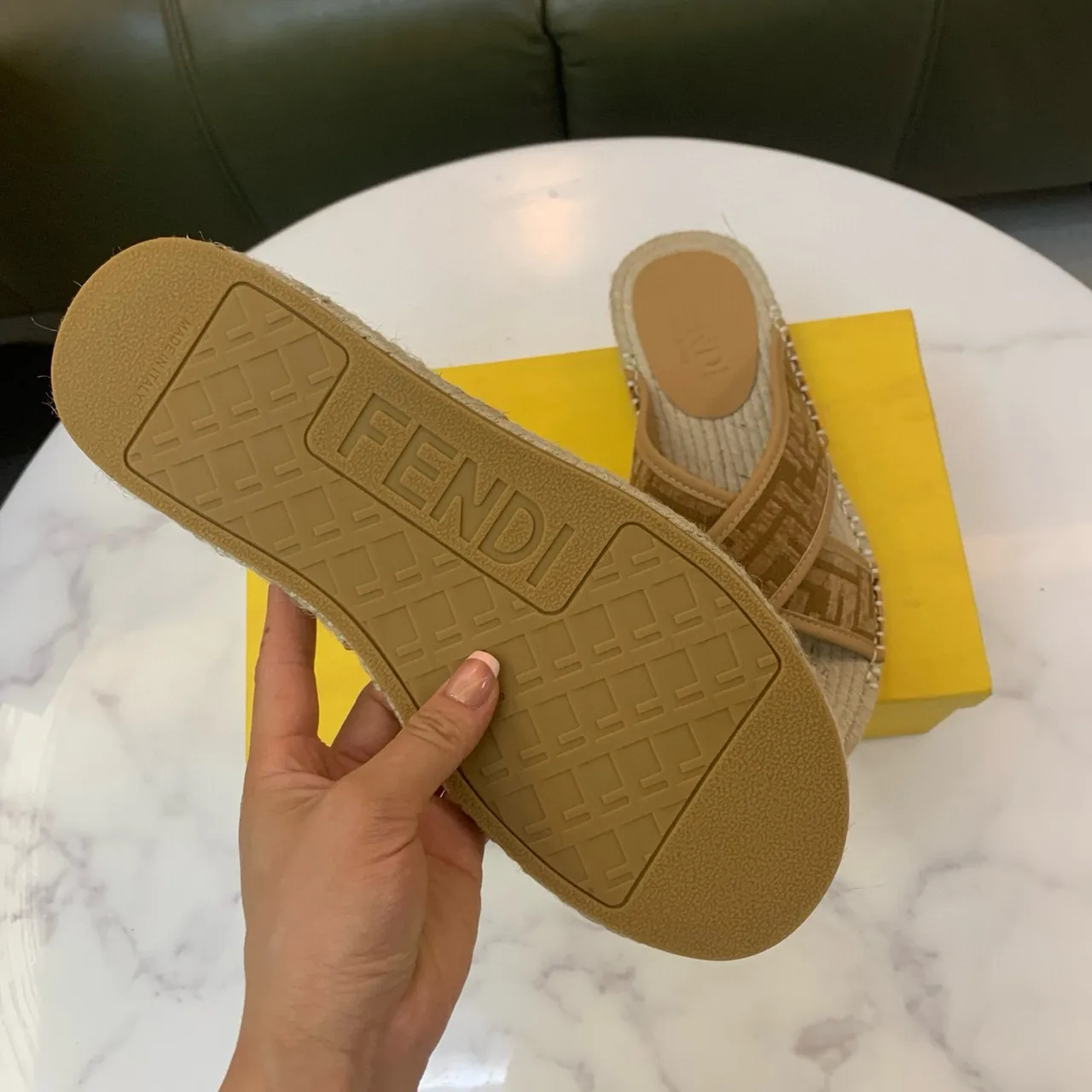 Fendi FF Monogram Sandálias alpargatas casual com tiras cruzadas 7