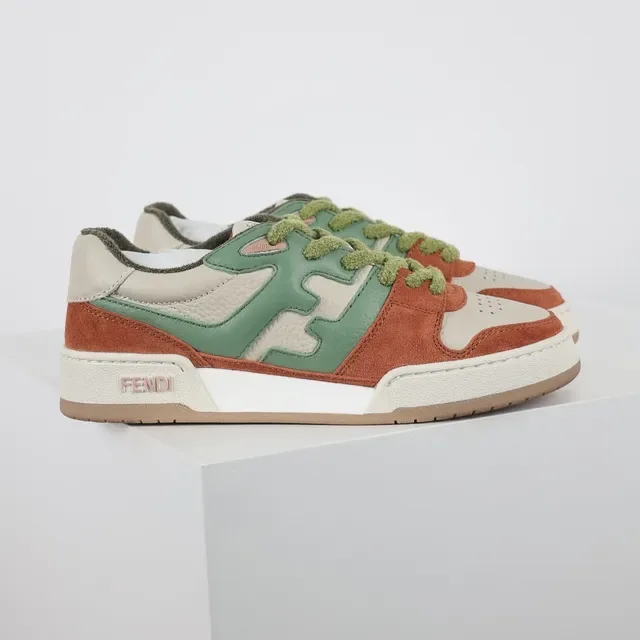 Fendi FF Motif Terracotta e Sage Green tênis lifestyle 3