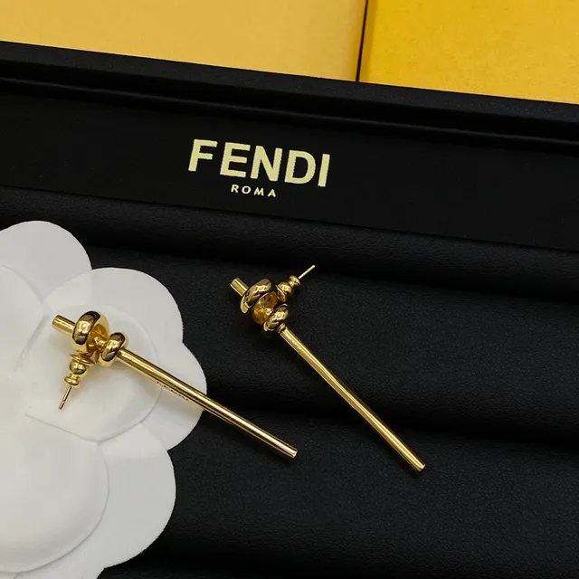 Boucles d'oreilles Fendi Or Argent Motif Nœud Style Post 3