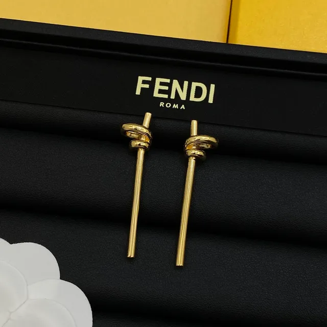 Boucles d'oreilles Fendi Or Argent Motif Nœud Style Post 4