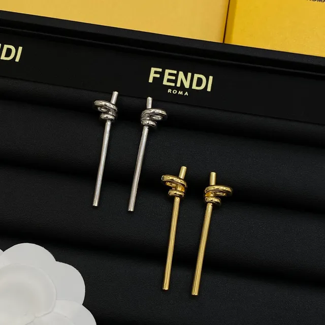 Boucles d'oreilles Fendi Or Argent Motif Nœud Style Post 6