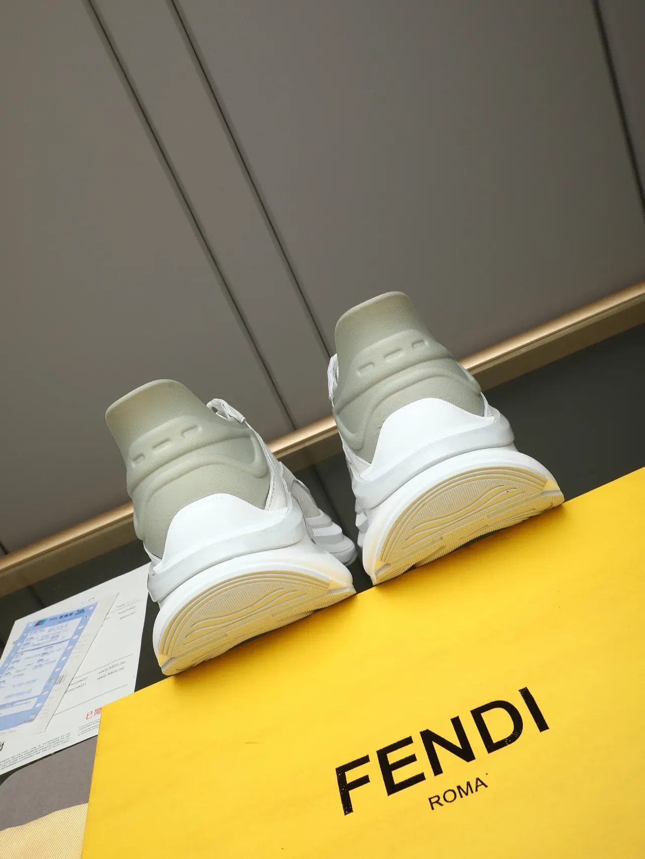 Fendi Runner Blanc et Vert Sage Green Sneakers Chunky 3