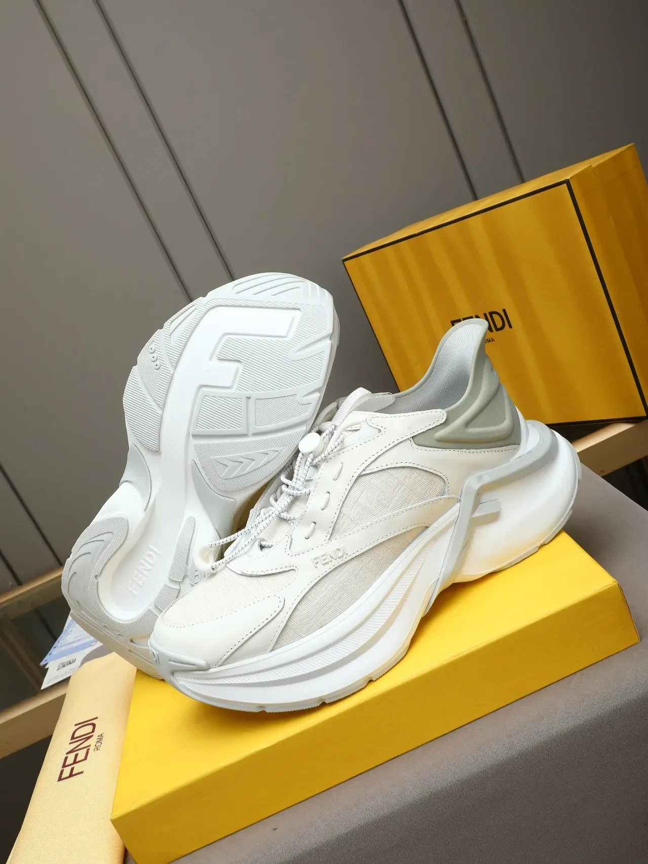 Fendi Runner Blanc et Vert Sage Green Sneakers Chunky 4