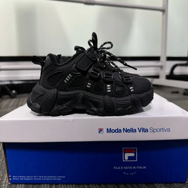 Fila Disruptor Gray Black Sole Hybrid Lace-and-Strap Closure Chunky Sneakers 15