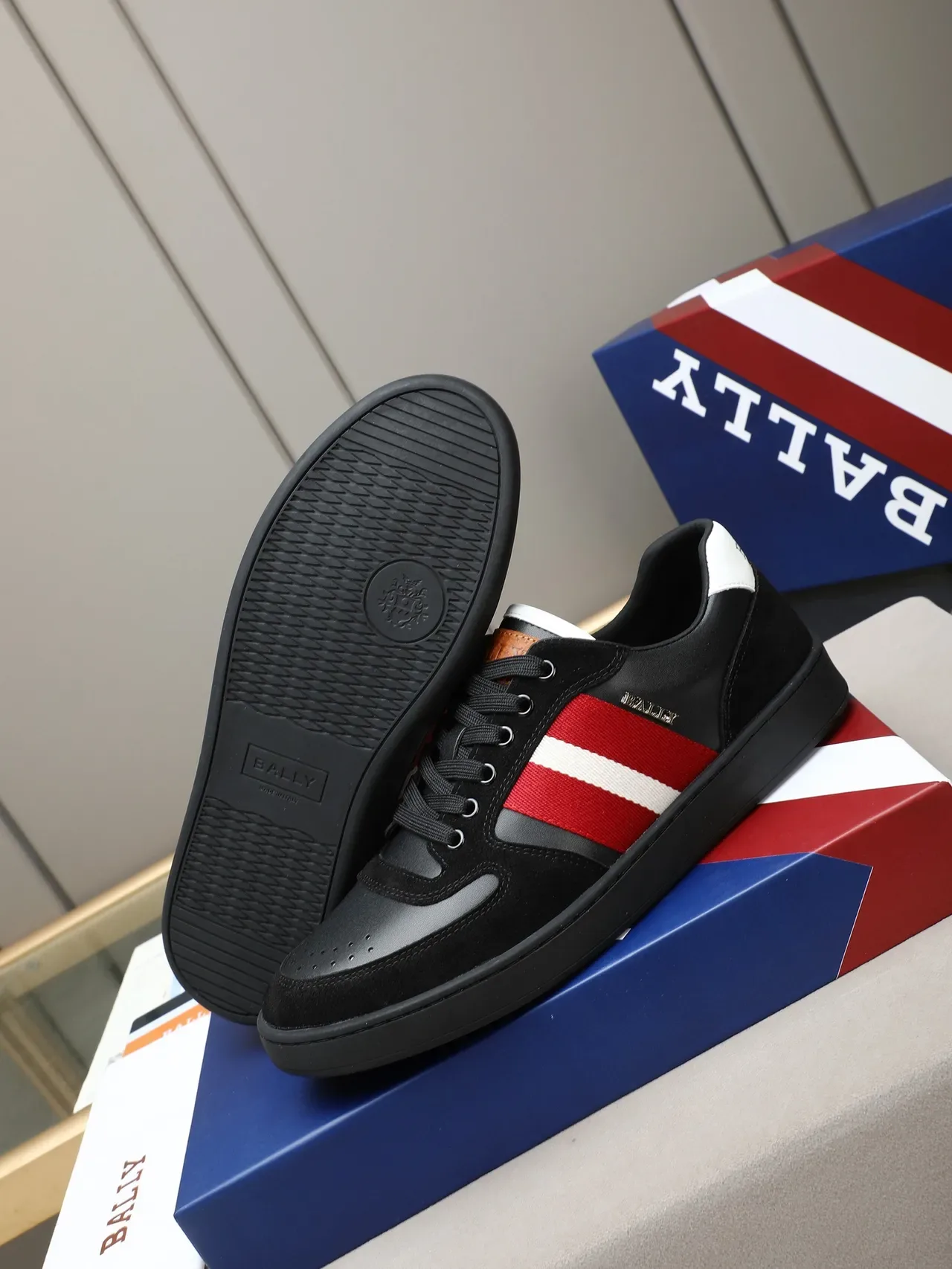 Bally Sneakers Lifestyle Noir et Rouge Low-Top Híbrido Ante-Cuero 4