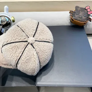 Beige Black Shearling-Like Texture Eight-Panel Construction Beret