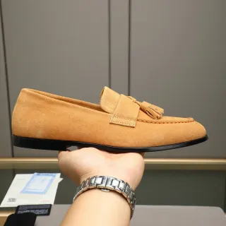 米色黑色麂皮流苏乐福鞋
