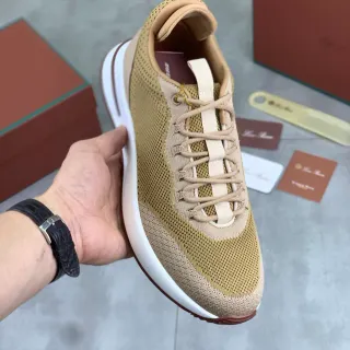 Sneakers com upper de malha knit bege e marrom e sola contrastante