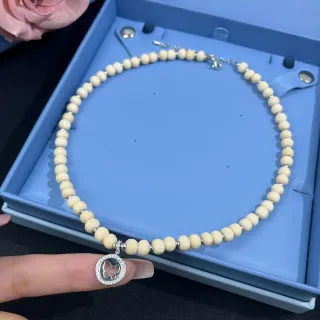 Collier en bois beige argenté perlé