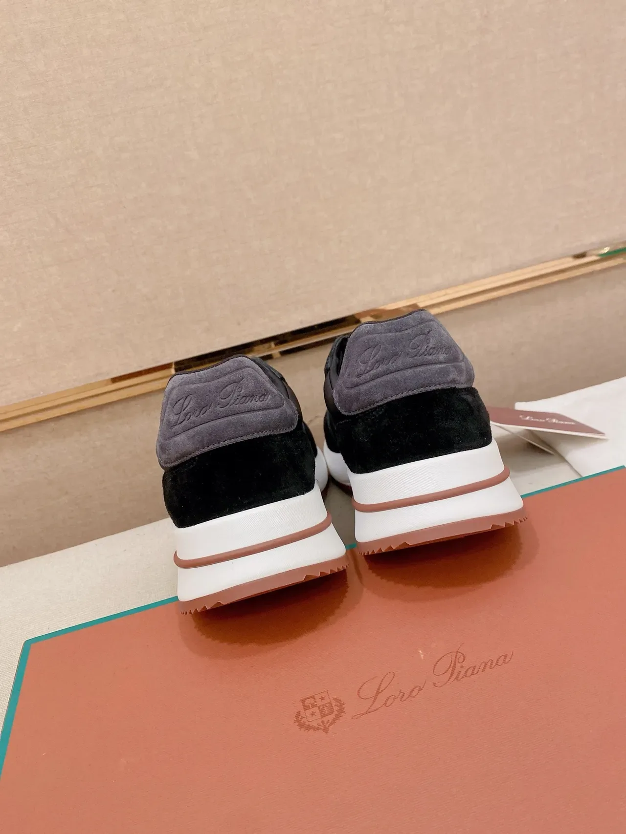 Black and White Mixed-Material Lifestyle Sneaker 3