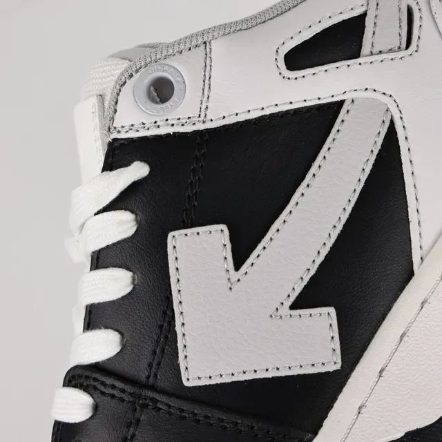 Black and White Two-Tone Low-Top Lifestyle Sneakers 6