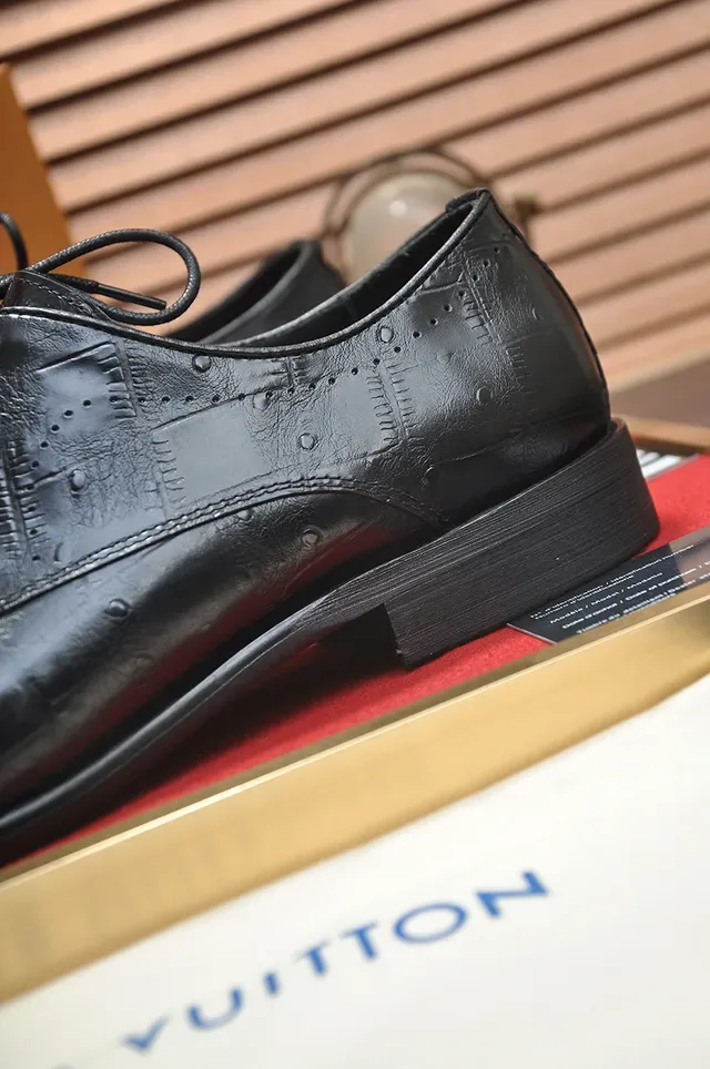 Sapatos Oxford de couro preto com embossagem, brogue e ponta de cap 2
