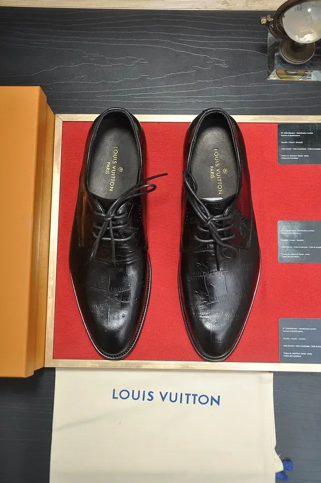 Sapatos Oxford de couro preto com embossagem, brogue e ponta de cap 5