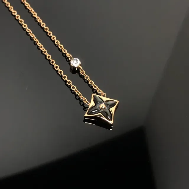 Black Gold Star-Shaped Pendant Enamel Inlay Necklace 3