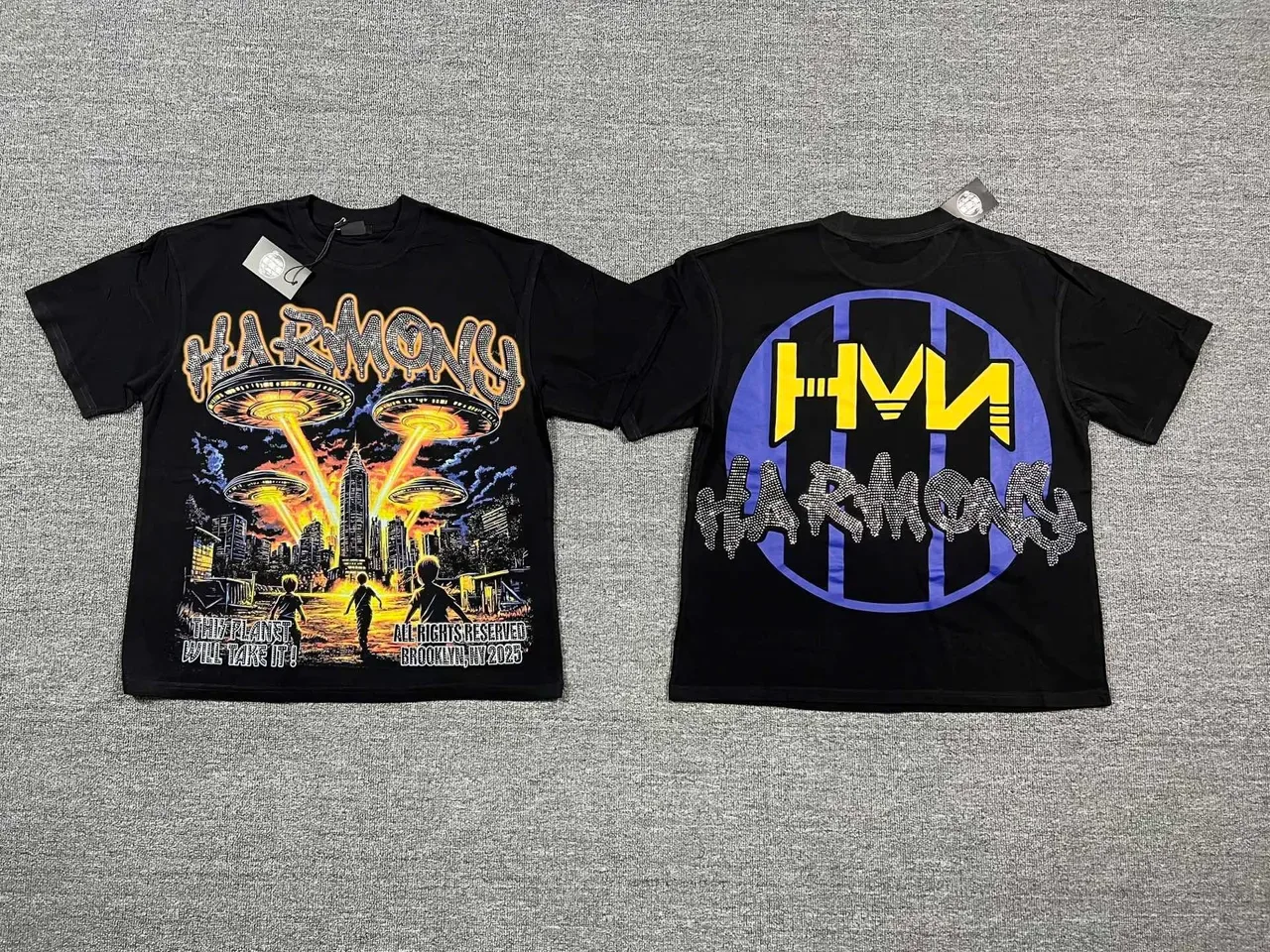 Black Graphic-Print Double-Sided Sci-Fi Illustration T-Shirt 6