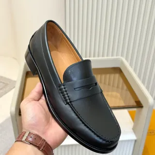 काली चमड़े की Penny Strap लूफर