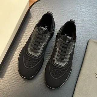 Zapatillas de bajo corte con malla negra y overlay sintético