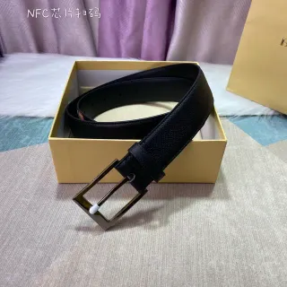 Black Silver Textured Rectangular Gunmetal Buckle Leather Belt