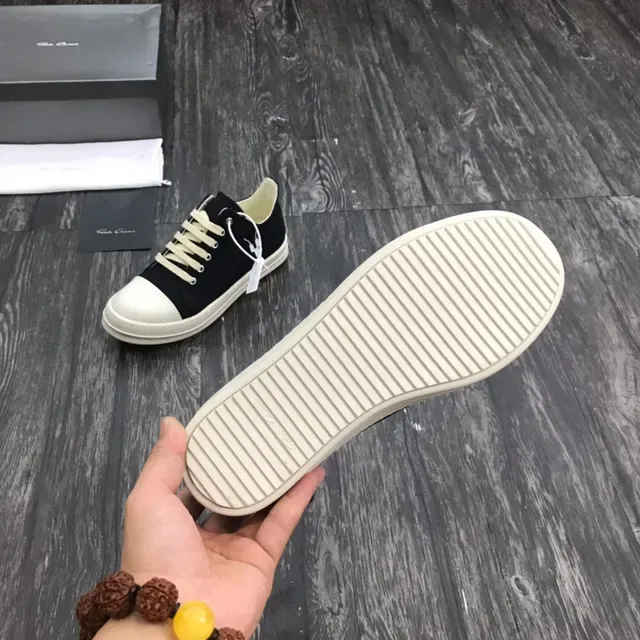 Black White Canvas Upper Contrast Toe Cap Lifestyle Sneakers 2