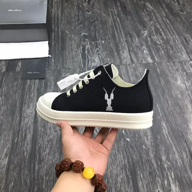 Black White Canvas Upper Contrast Toe Cap Lifestyle Sneakers 3