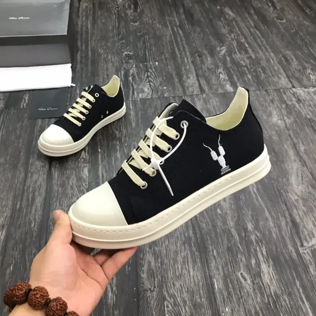 Black White Canvas Upper Contrast Toe Cap Lifestyle Sneakers 4