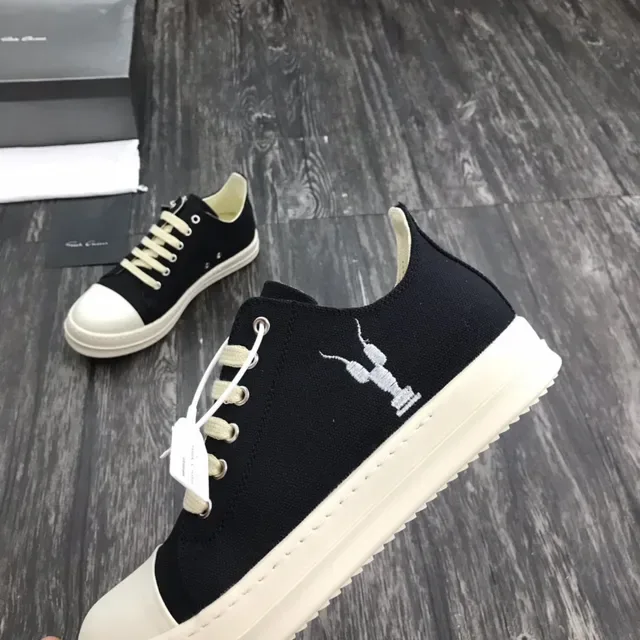 Black White Canvas Upper Contrast Toe Cap Lifestyle Sneakers 5