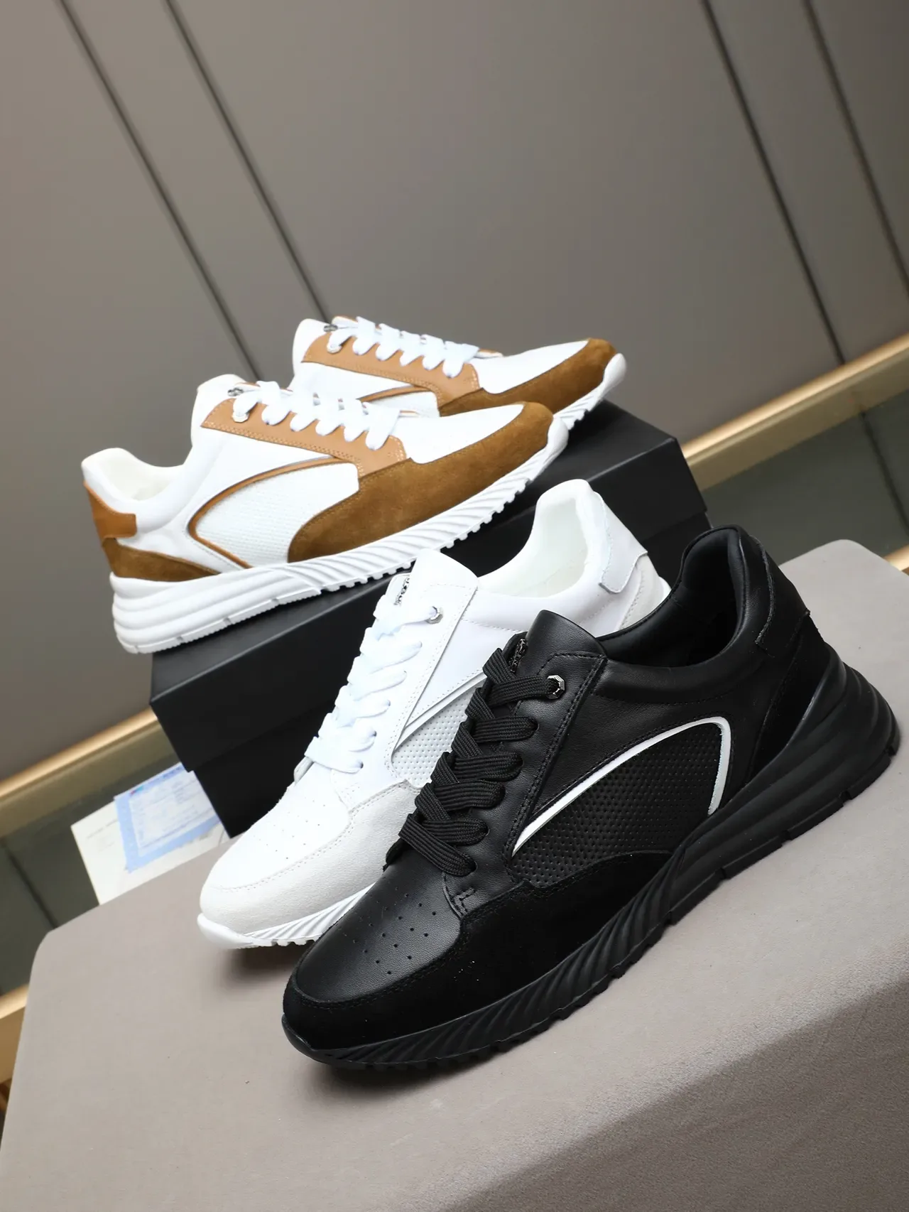 Black White Leather-Suede-Perforated Hybrid Upper Curved Side Stripe Sneakers 2