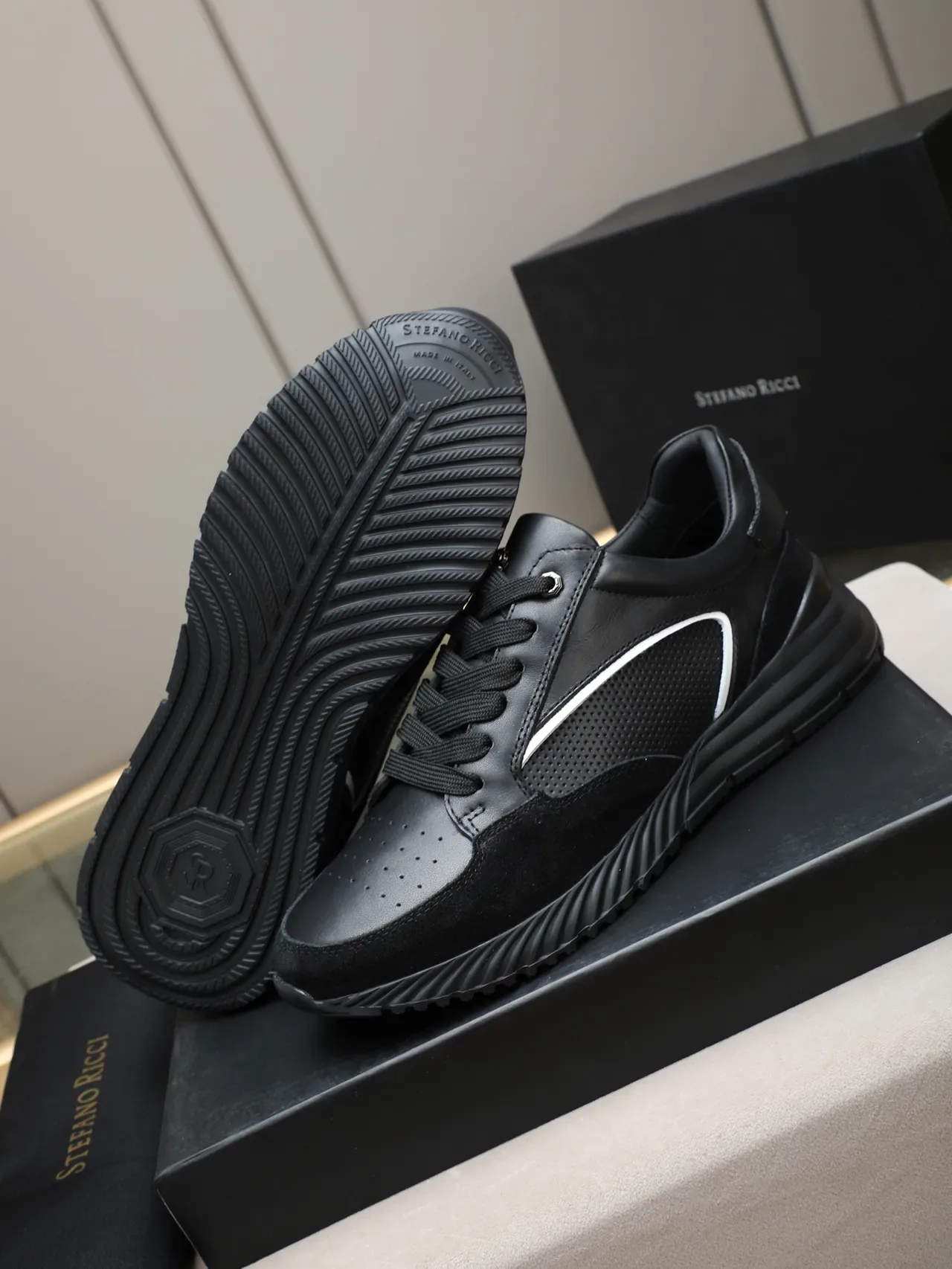 Black White Leather-Suede-Perforated Hybrid Upper Curved Side Stripe Sneakers 4