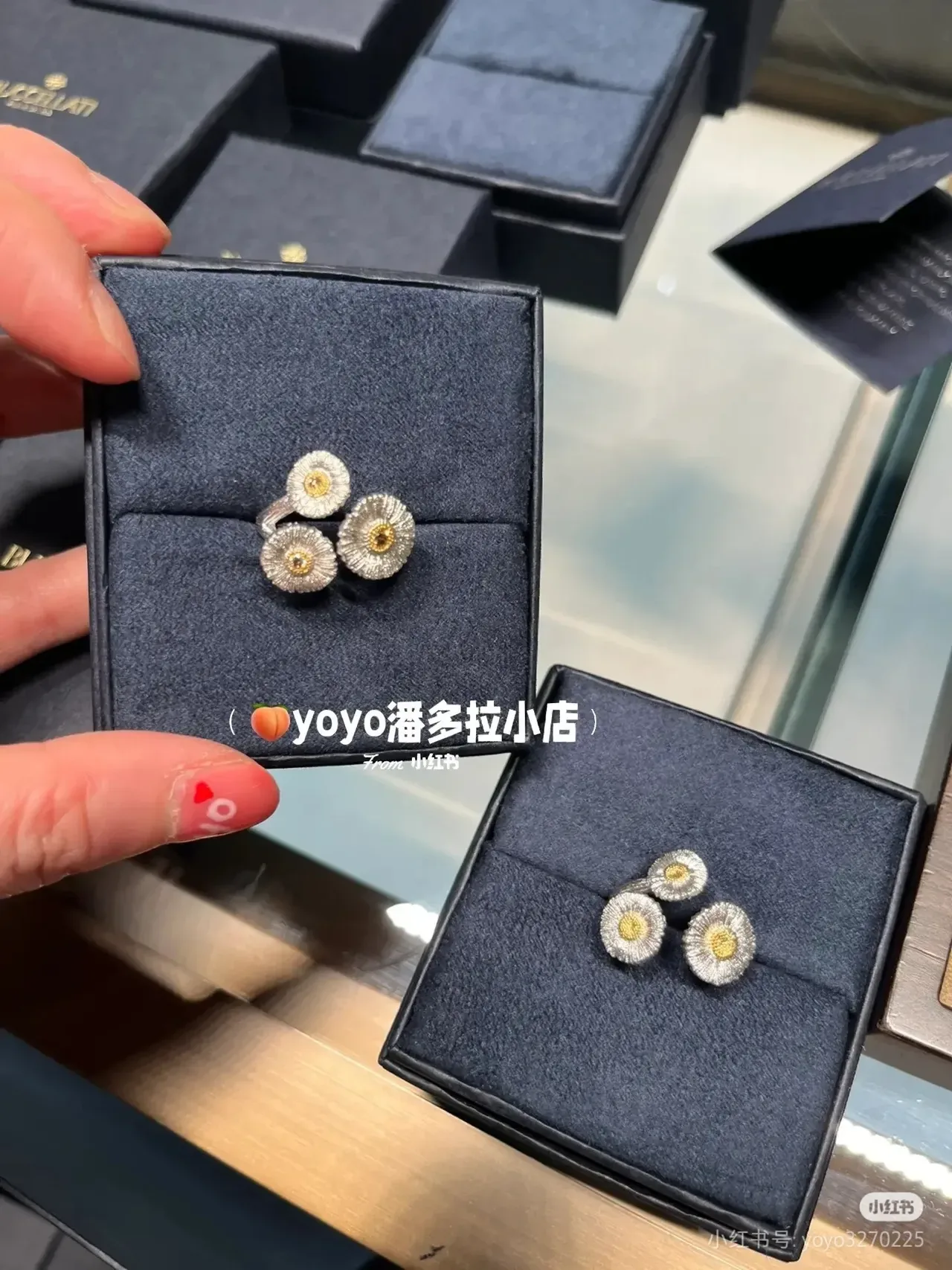 Blossoms Silver Gold Three Daisy Motifs Textured Petal Relief Ring 5