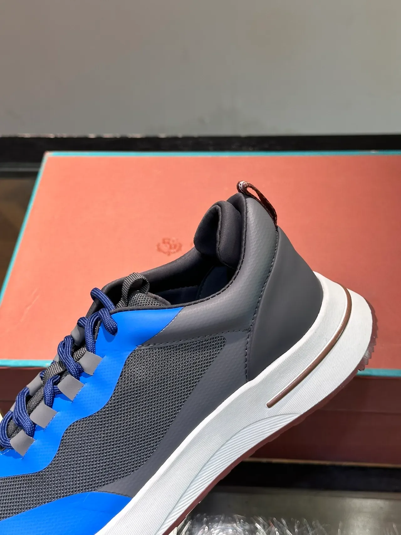 Blue and Gray Color-Blocked Mesh-Synthetic Hybrid Low-Top Sneakers 4