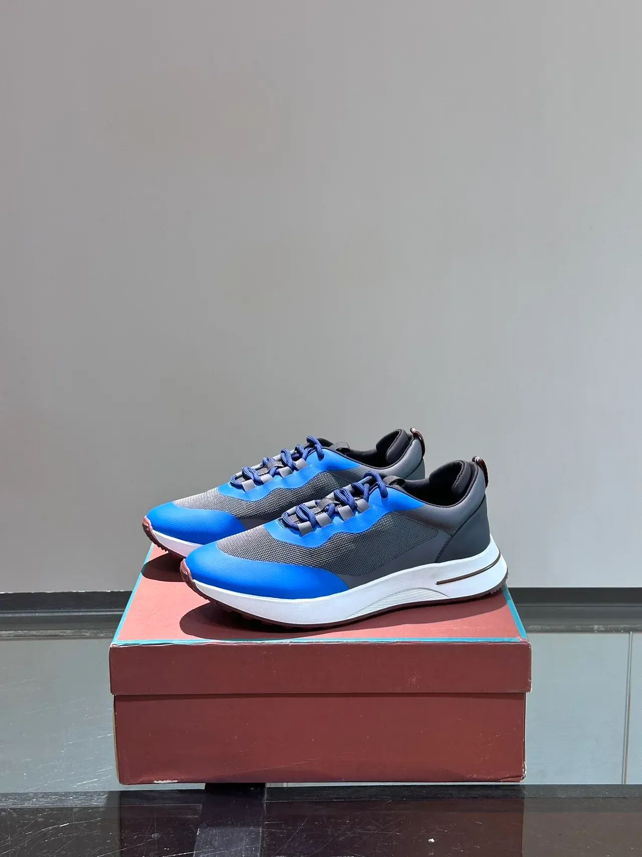 Blue and Gray Color-Blocked Mesh-Synthetic Hybrid Low-Top Sneakers 5