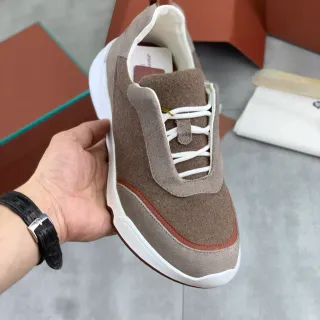 Tênis de suede marrom bege com piping de contraste