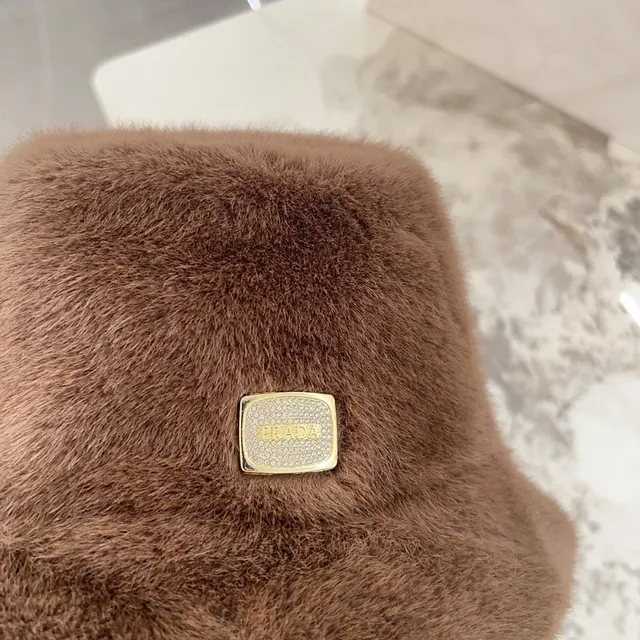 Chapeau bucket marron doré plush faux fur plaque 6