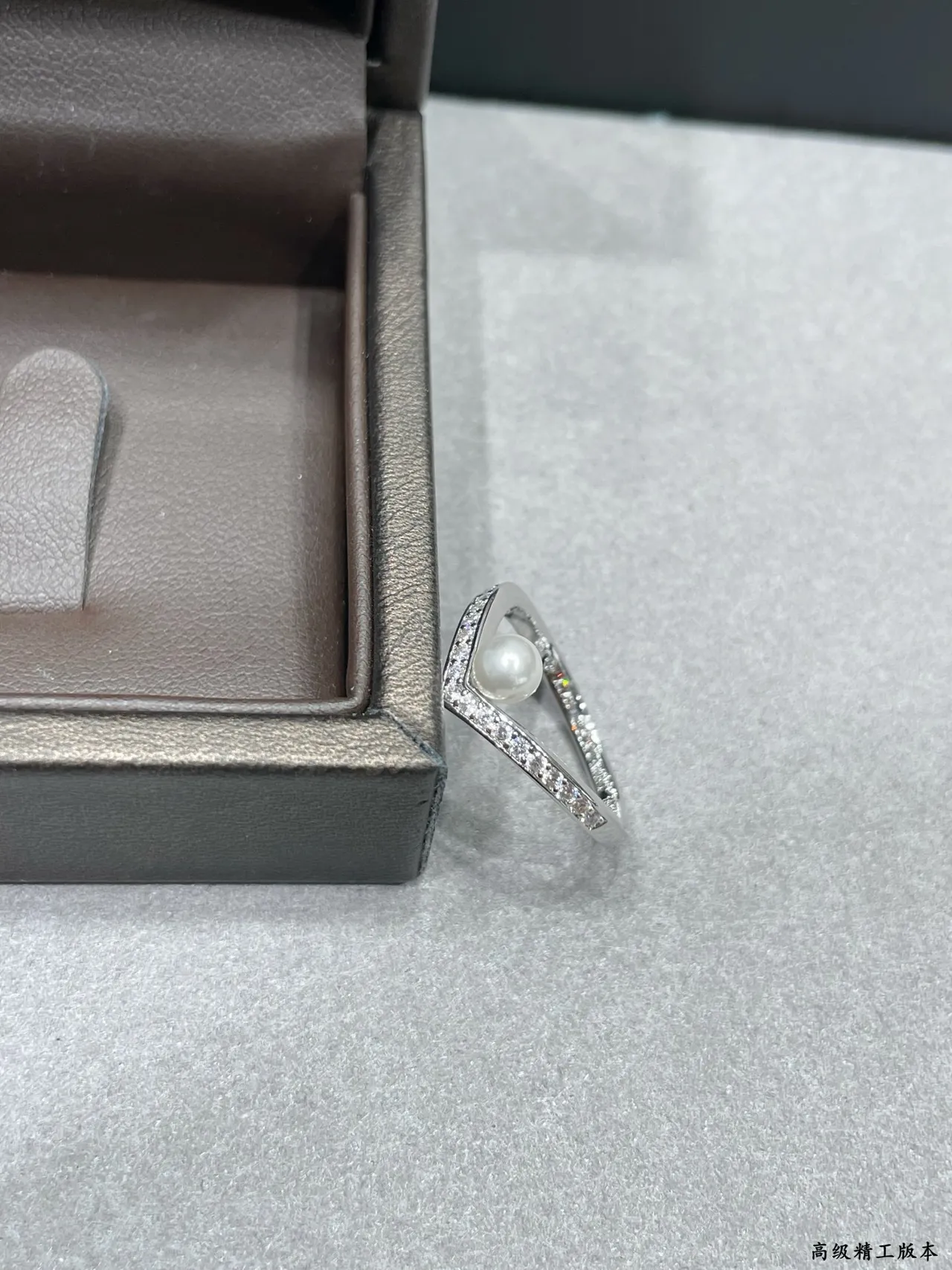CHAUMET V-Shaped Pavé Diamond and Pearl Ring 5
